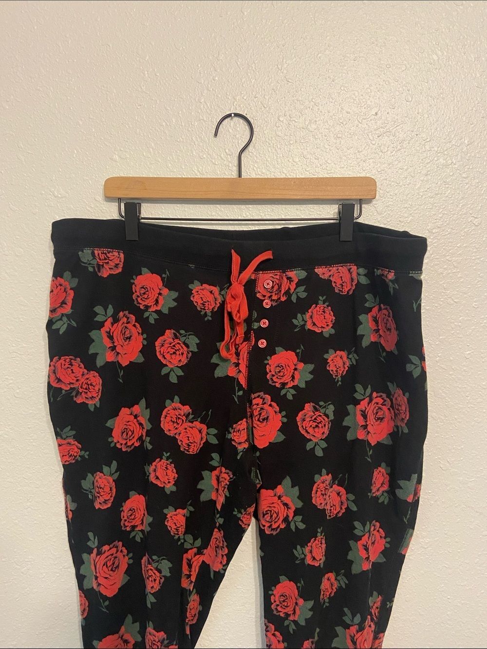 Torrid Sleep Black Rose Floral Print Jogger Pajama Lounge Pants Size 3 - Picture 2 of 6